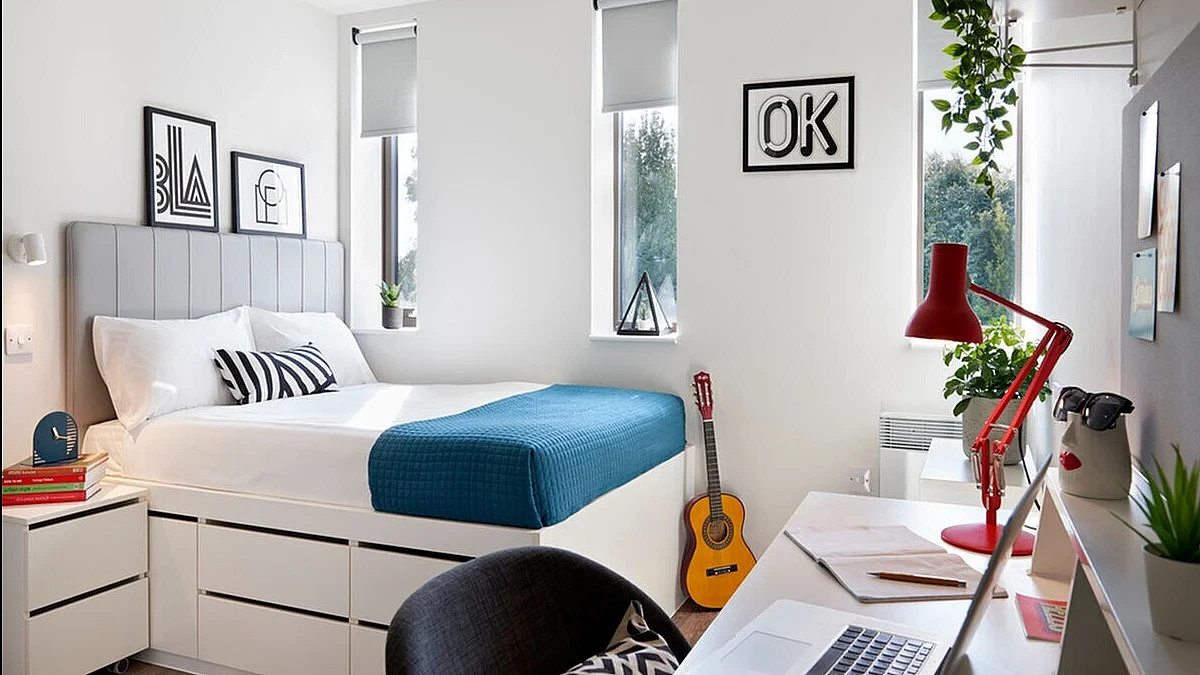 Bannister Studio with AC - Single