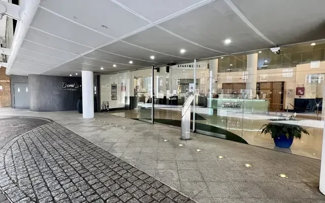 Cromwell Road 10382# 2