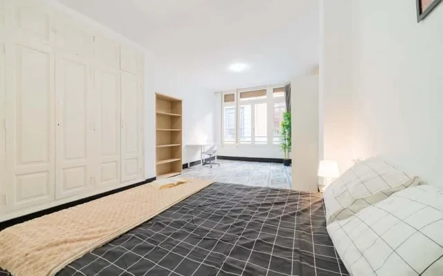 Piso de 5 habitaciones en Ciutat Vella 4