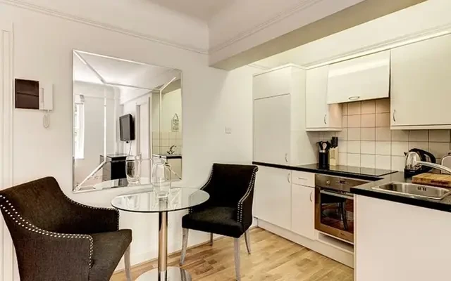 Fulham Road 13990# 3