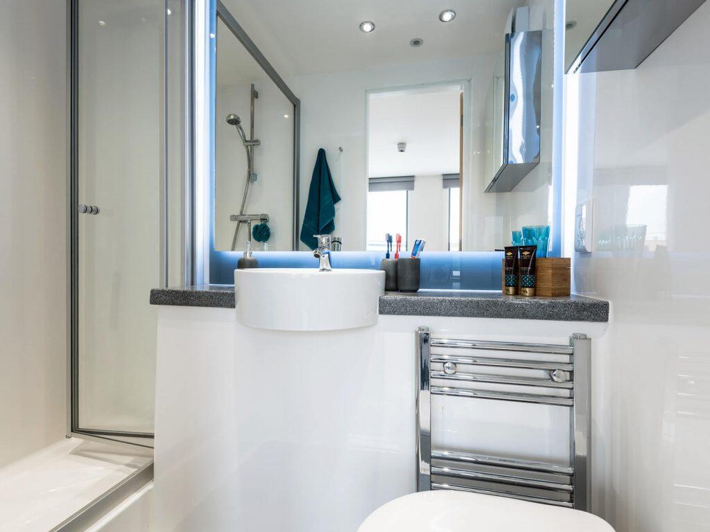 Silver En Suite