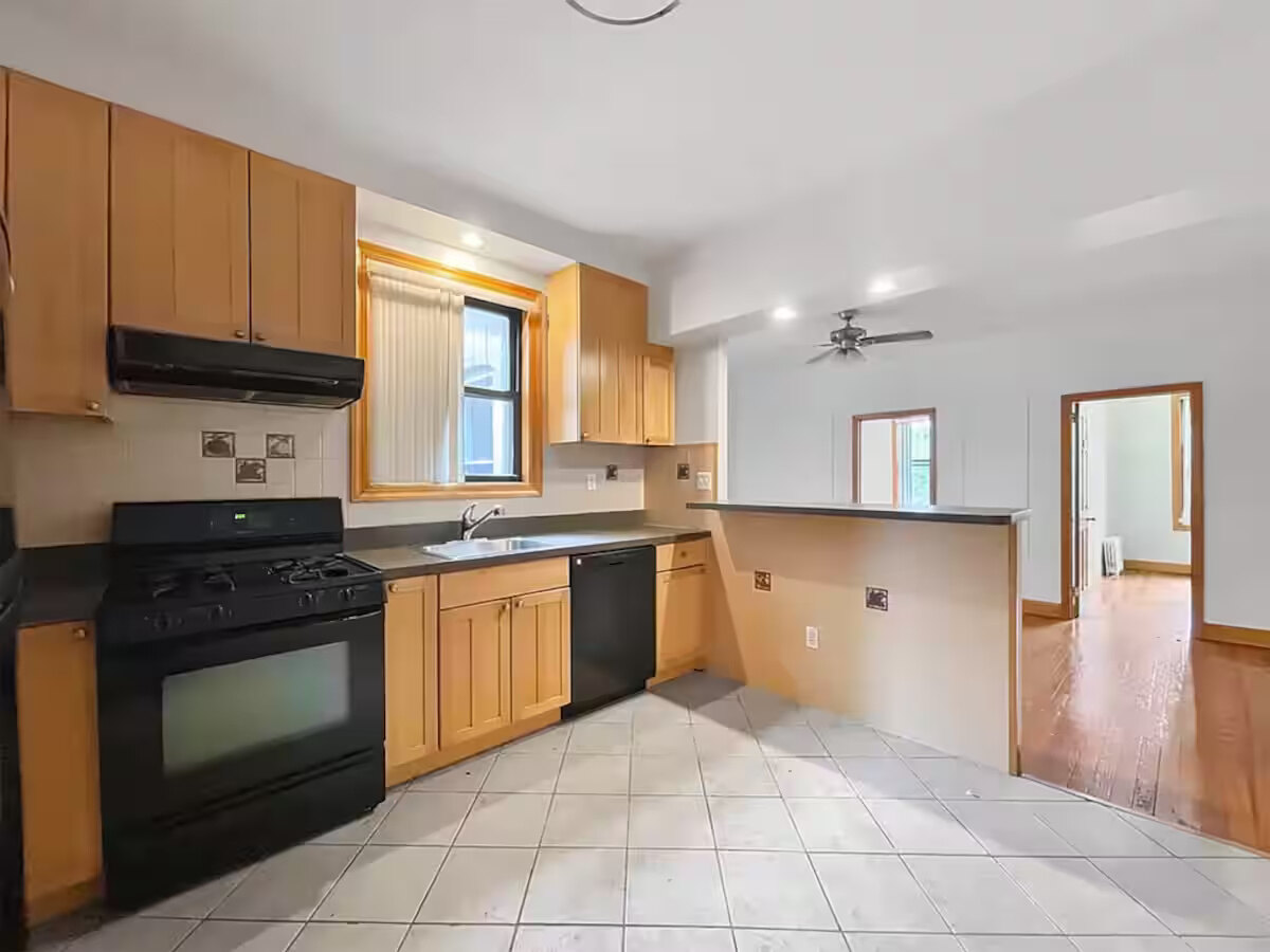 31-16 36th Avenue, Astoria 3