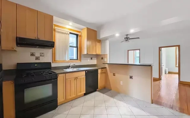 31-16 36th Avenue, Astoria 4