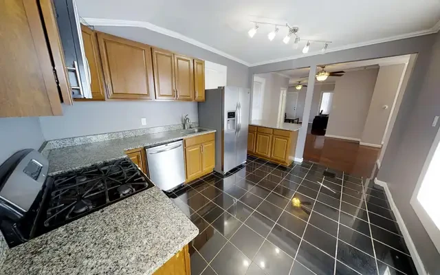 1308 East Fayette Street 3