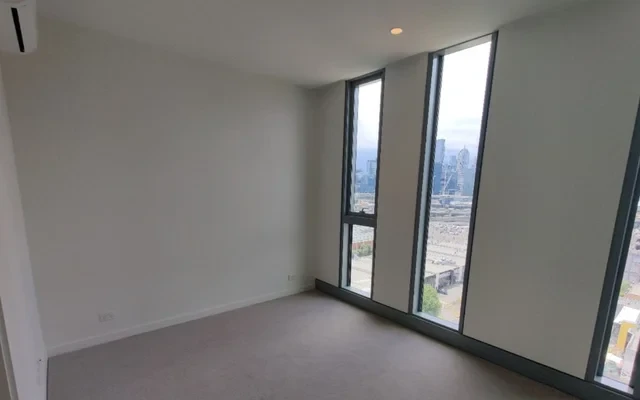 253 Normanby Road 0
