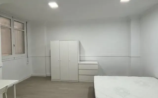 Snug double bedroom in El Grau 2