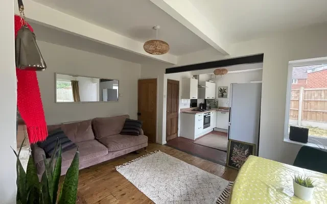 Shelthorpe Road, LE11 2PB 2