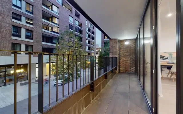 Hackney Road 12426# 4
