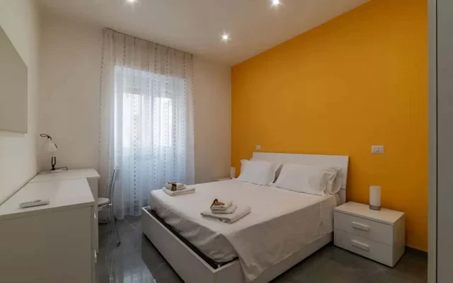 Delightful 3-bed flat w/ balcony 2