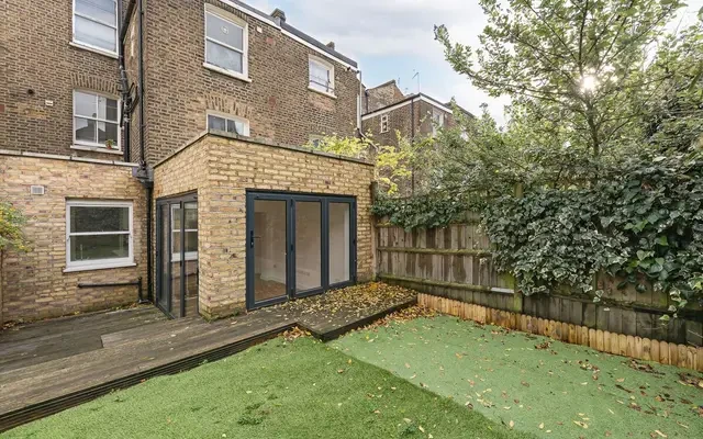 Ashmore Road, London, W9. W9 3DG 4
