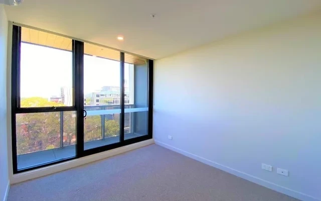 999 Whitehorse Road 2