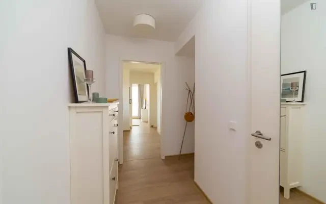 Neat double bedroom in Moabit 1