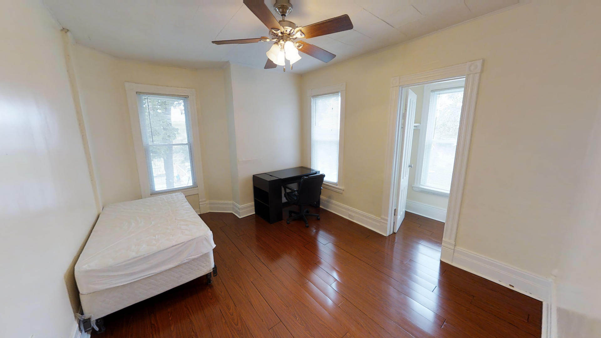 4 bed 1.5 bath per person-127 Comstock Place