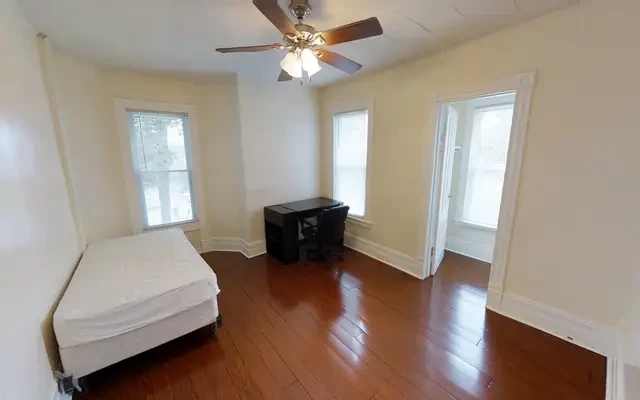 125-27 Comstock Place 1