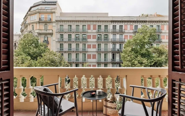 Quira - 4 bedrooms and balcony in Eixample Dreta 1