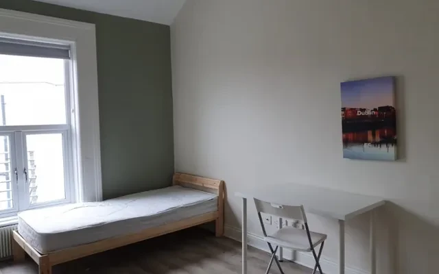 Single bed in cozy twin room in Phibsborough 1