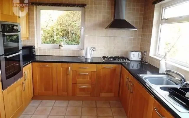 2 bedroom detached house near Falmouth University 4