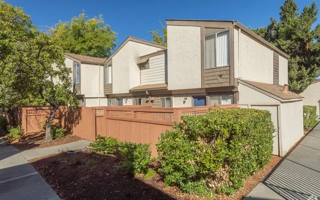 Alvarado Parkside Apartments 0