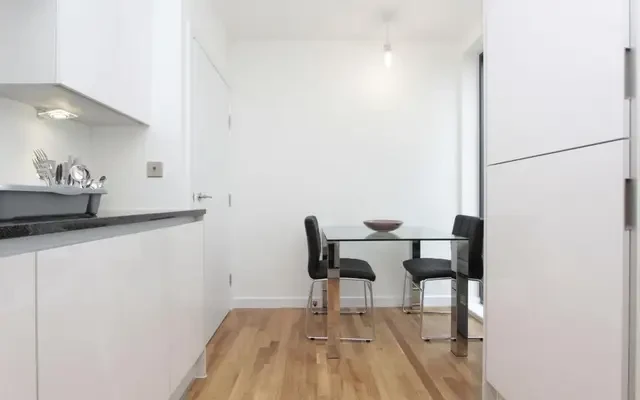 apartment near Centenary Heights,Larkwood Avenue 3