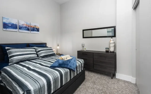 The Residences at Delmar DivINe 1