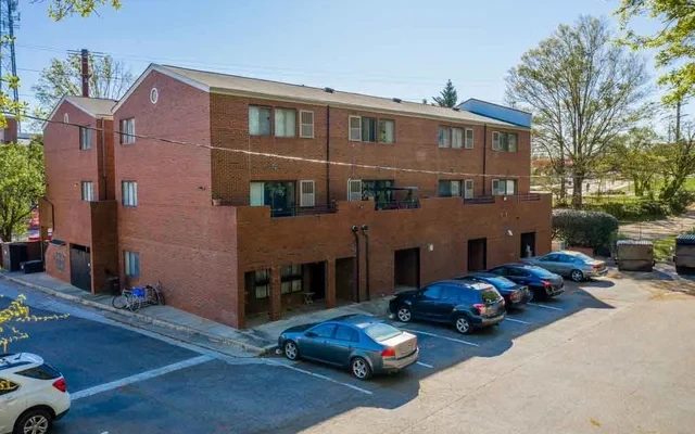 3116 Hillsborough 1