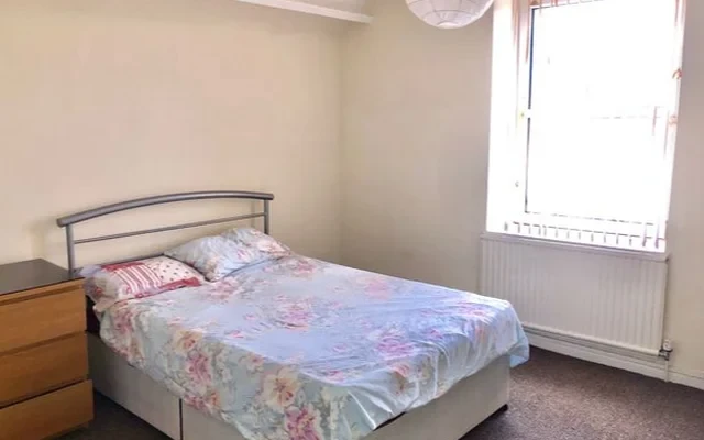 Entire Place·2B1B···136B St Helens Road 0