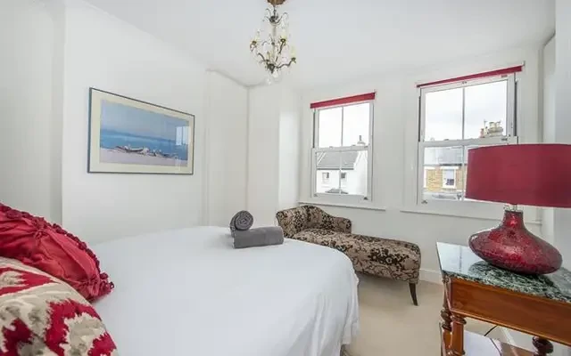 Amity Grove, London, SW20 0LJ 4