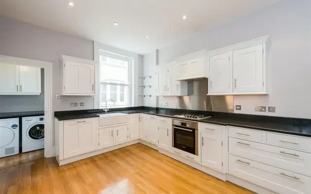 Bedford Court Mansions, Bedford Avenue, Bloomsbury, London, WC1B 3AE 1