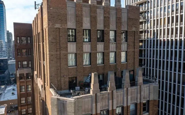 Canterbury Court Apartments - Chicago student accommodation