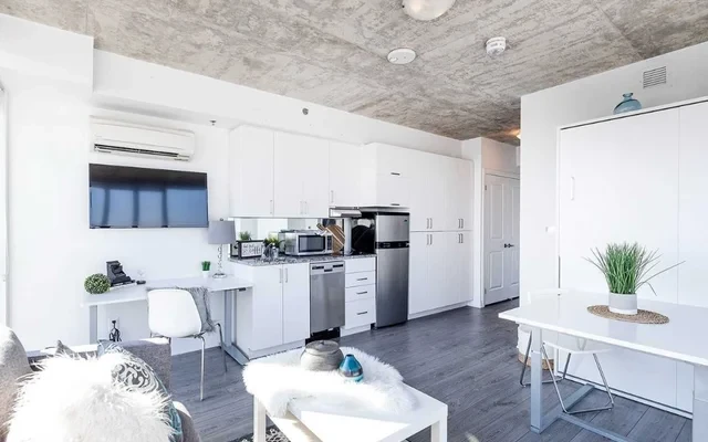 532 - 1900 Simcoe St N 1