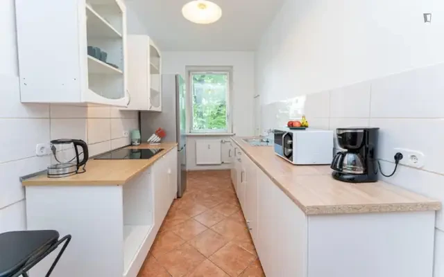 Bed in a large triple bedroom, near Tempelhofer Feld 1