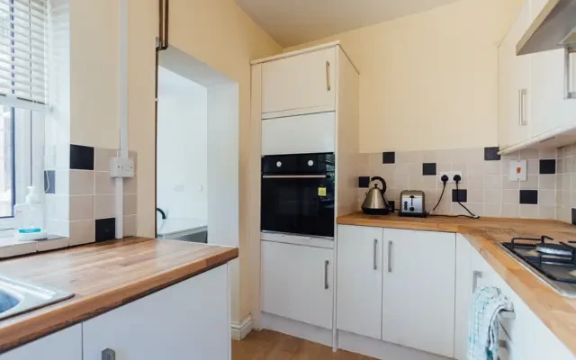 5, Forest Road, LE11 3NW 4