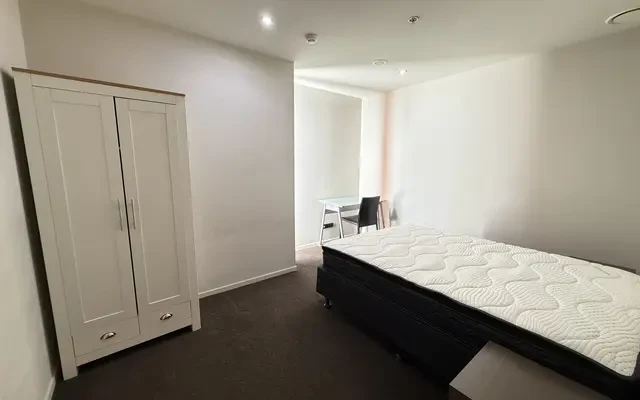 19 Anzac Avenue 1