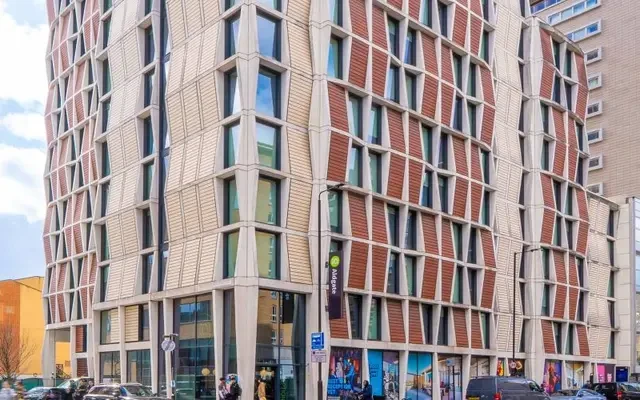 iQ Aldgate 4