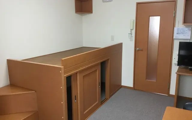 レオパレスコート　シンタグマ 4
