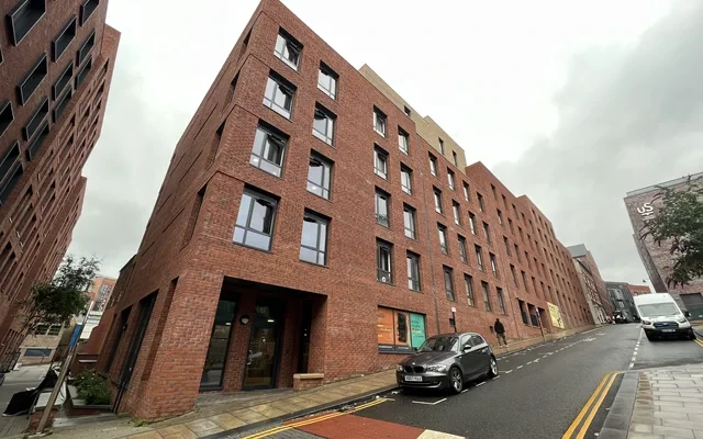 Hollis Croft 0