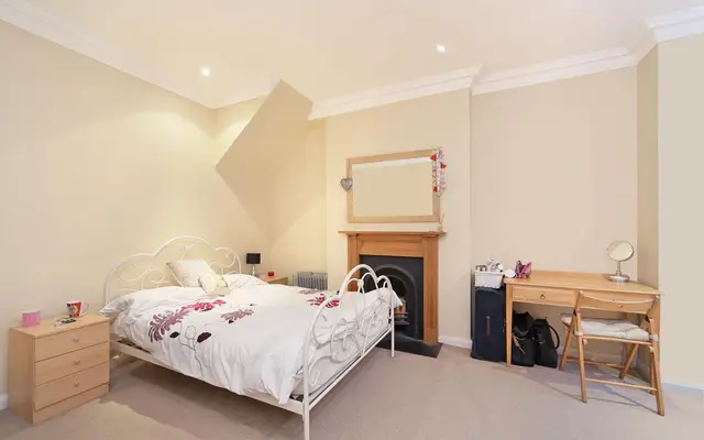 Home Park Road, London, SW19 7HR 3