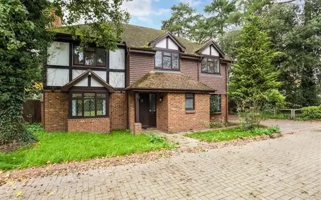 Chadworth Way, Claygate, Esher, KT10 9DB 0