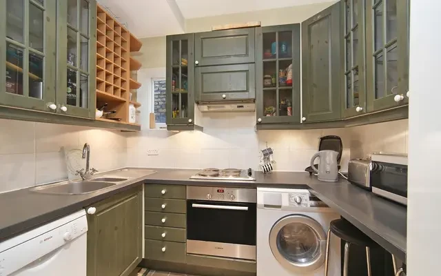Home Park Road, London, SW19 7HR 2