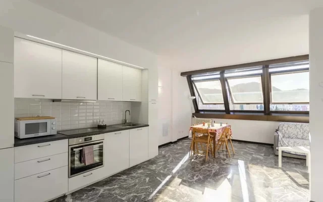 Spacious Apt for 6, near train station and beach 3