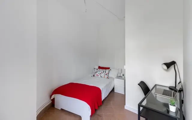 Beautiful modern and bright 5 bedroom apartment 3