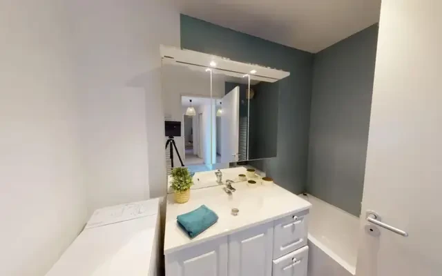 Inviting double bedroom in Gerland 3