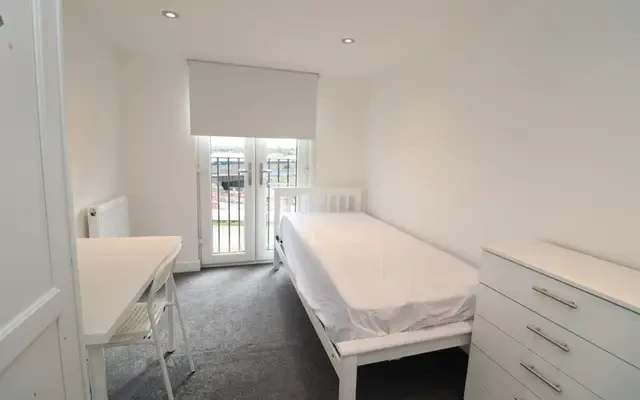 apartment in Ealing 3