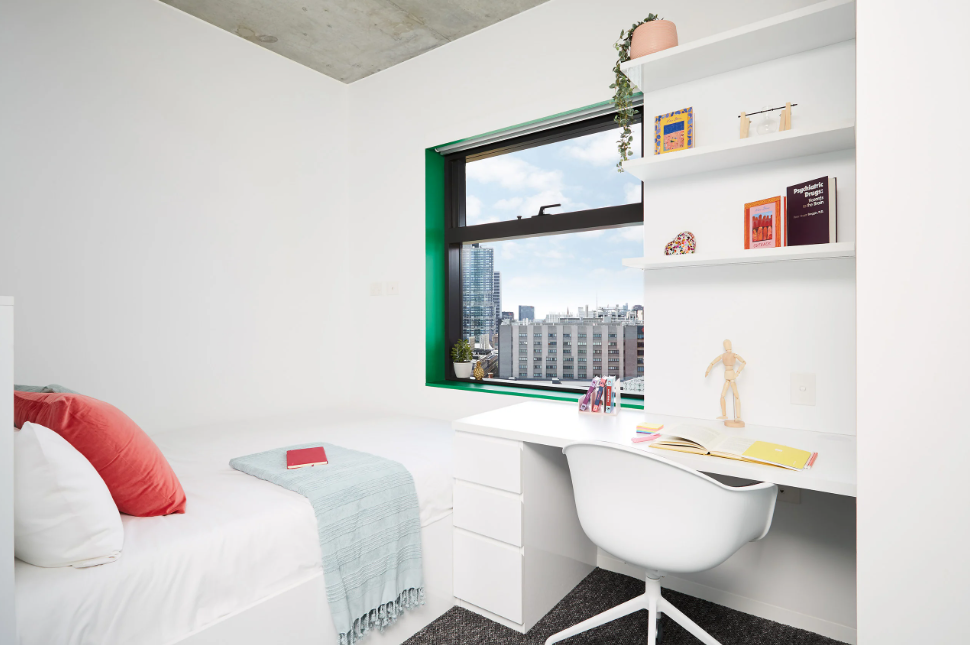 6 Bedroom Apartment