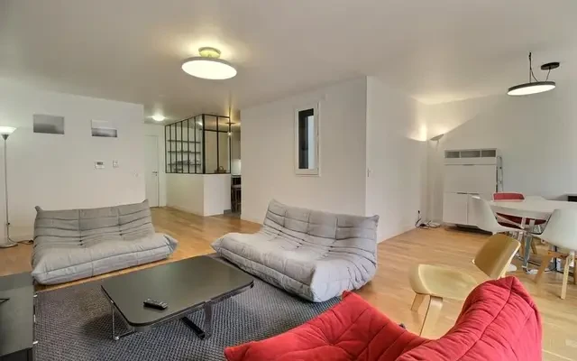 Pleasant 3-bedroom apartment near Liège metro station 4