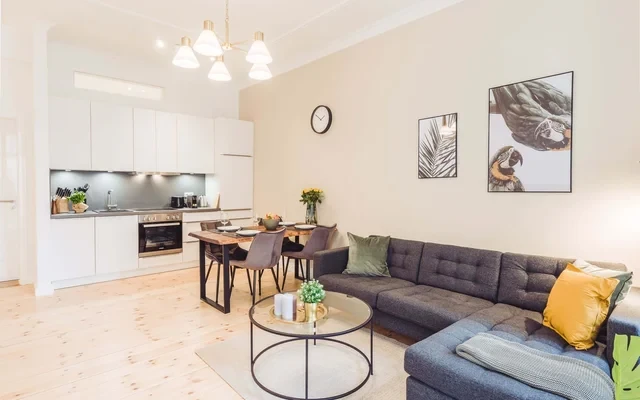 Sonnige neu renovierte Wohnung in bester Berliner Lage! 0