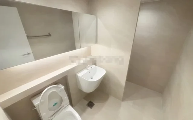 Split Open-Plan High-End Studio Apartment 1