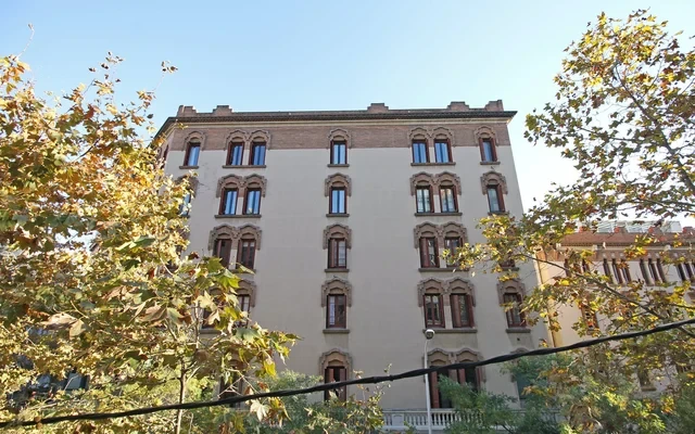 Spacious 4 bedroom apartment right in Eixample, fully equipped 2