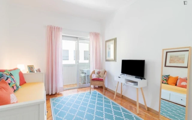Sunny 1-bedroom apartment in Ajuda 3