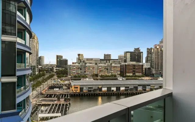 231 Harbour Esplanade, Docklands 3